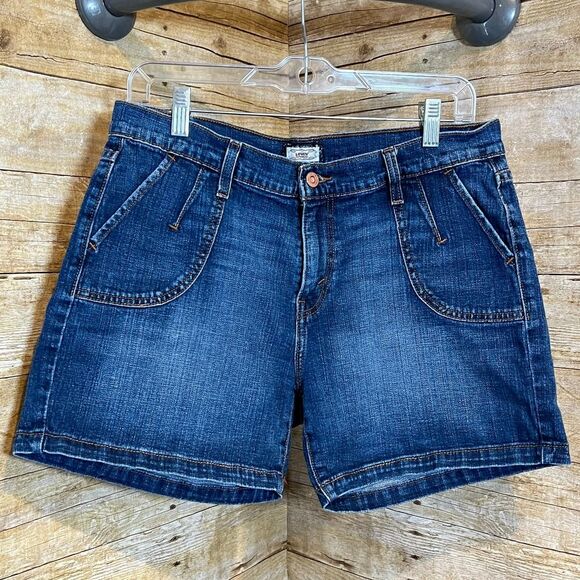 LEVI'S 515 SIZE 12 MID RISE DENIM CASUAL COASTAL EVERYDAY COMFORT MIDI SHORTS - Picture 1 of 3